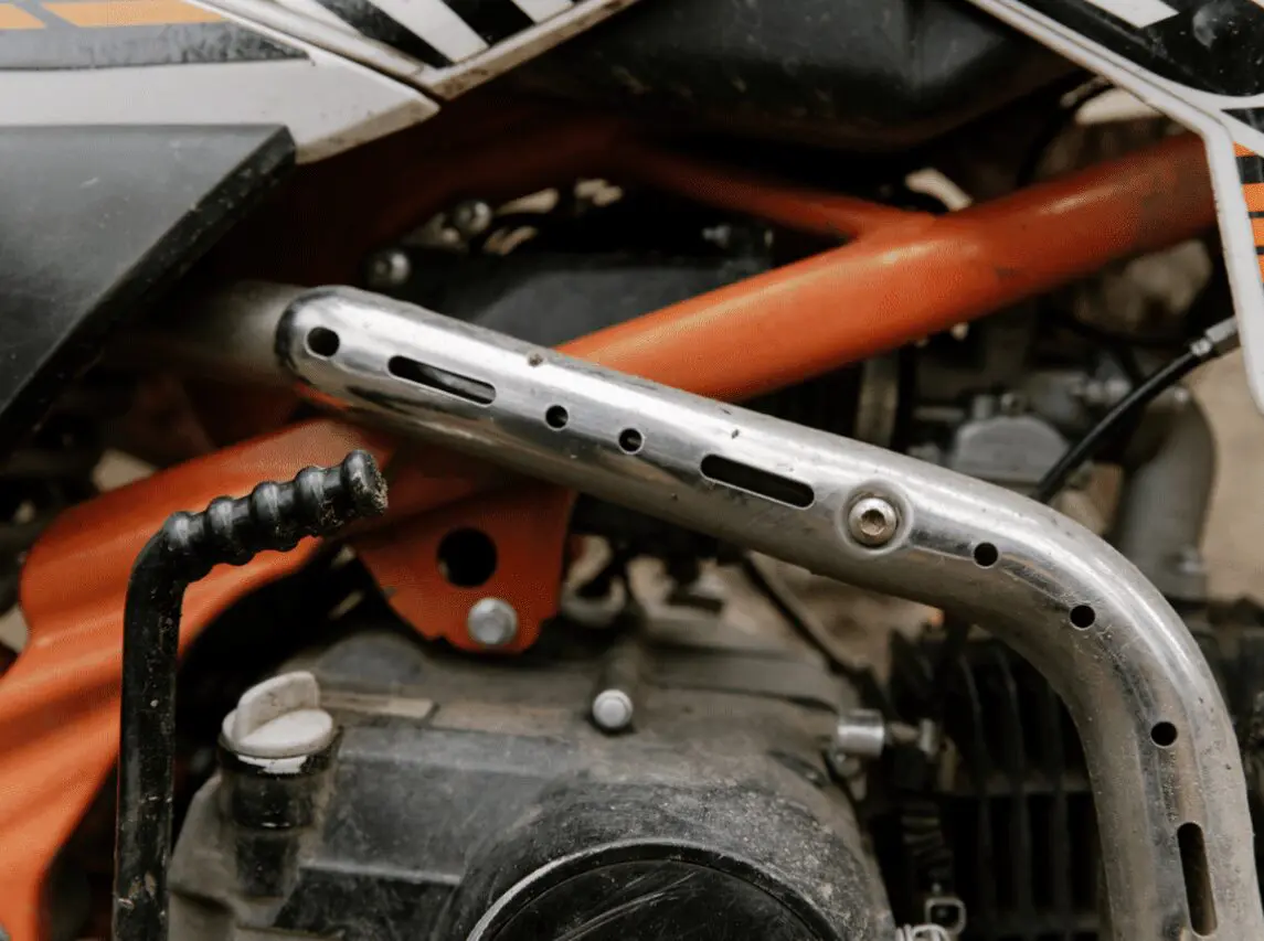 A close up of the handle bars on a motorcycle